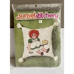 1977 SUNSET STITCHERY "Carrot Top/Raggedy Ann Girl" PILLOW 14" X 14" NEW SEALED